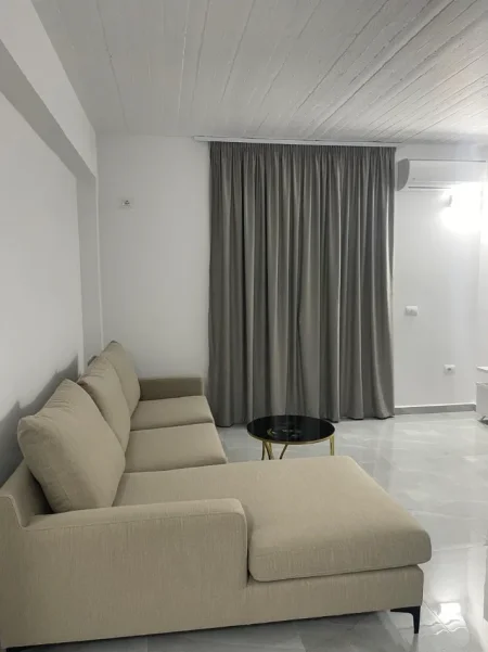 Tirane, jepet me qera apartament 1+1 Kati 1, 57 m² 420 € (Rruga Veli Dedi)