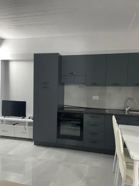 Tirane, jepet me qera apartament 1+1 Kati 1, 57 m² 420 € (Rruga Veli Dedi)