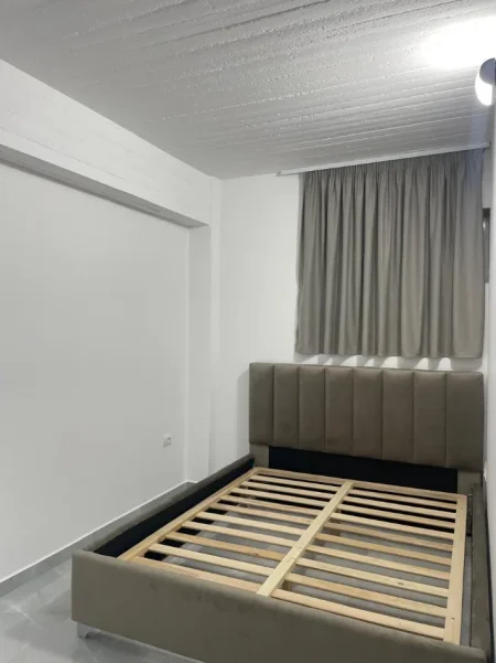 Tirane, jepet me qera apartament 1+1 Kati 1, 57 m² 420 € (Rruga Veli Dedi)