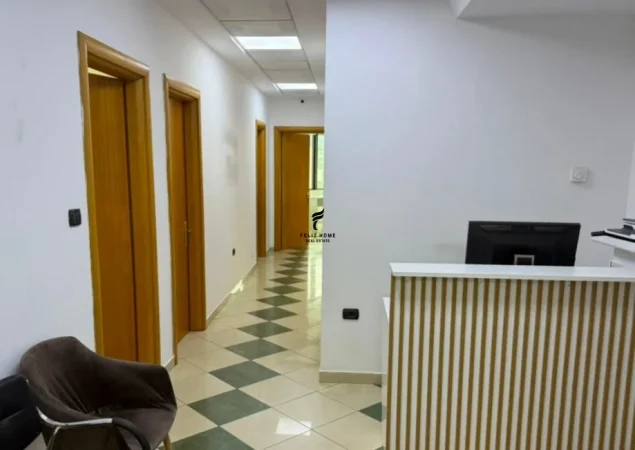 Tirane, jepet me qera zyre Kati 6, 115 m² 3.000 € (BLLOKU)