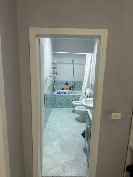 Tirane, jepet me qera apartament 2+1+Ballkon Kati 2, 92 m² 750 € 