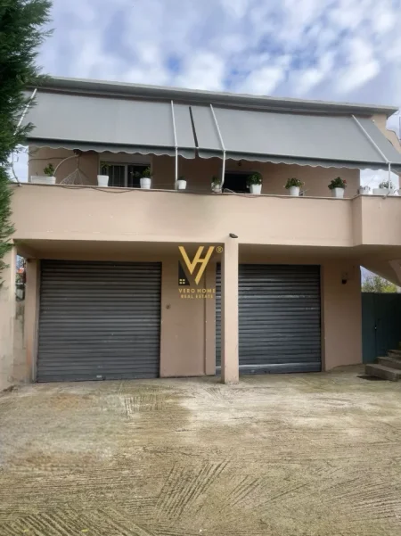 Tirane, jepet me qera magazine Kati 0, 100 m² 520 € (SAUK)
