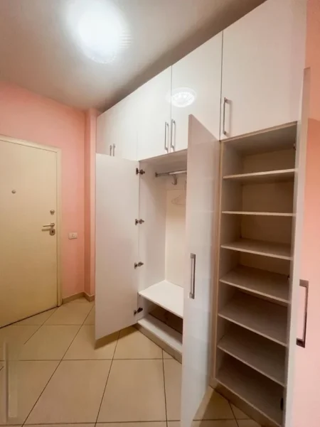 Tirane, jepet me qera apartament 1+1 Kati 4, 68 m²,Çmimi 50.000 Lekë të Reja, (Pranë Ring Center, Zogu i Zi, Tiranë.)