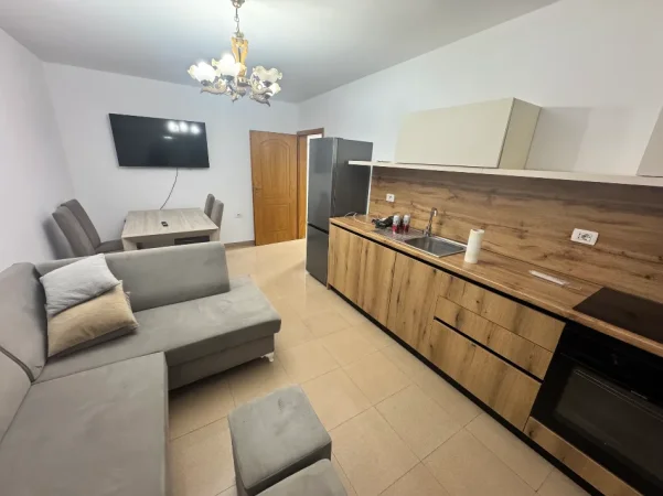 jepet me qera apartament 2+1+Bllk Kati 2, 80 m² 600 mije (Kryqezimi i Vasil Shanto)