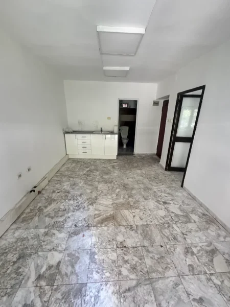 Tirane, shes zyre Kati 1, 37 m² 135.000 € (Rr. Myslym Shyri prane Gjykates se Rrethit)