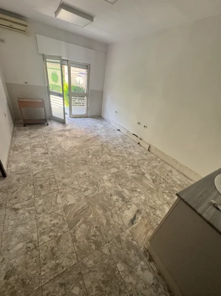 Tirane, shes zyre Kati 1, 37 m² 135.000 € (Rr. Myslym Shyri prane Gjykates se Rrethit)