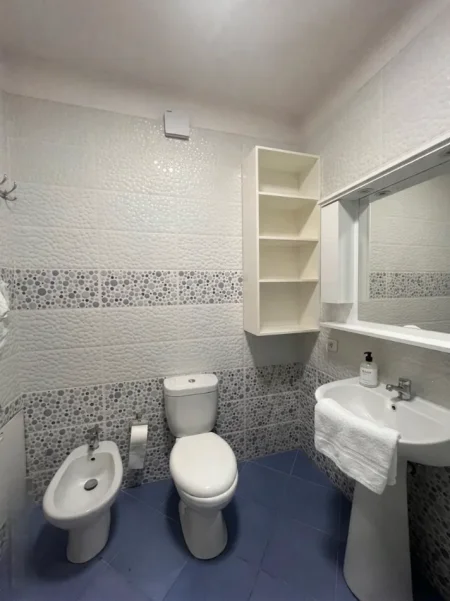 Tirane, jepet me qera Apartament 1+1 ,Kati 4, 67m²,Cmimi 50.000 Lekë të Reja, Zogu Zi- Laprakë, Tiranë.