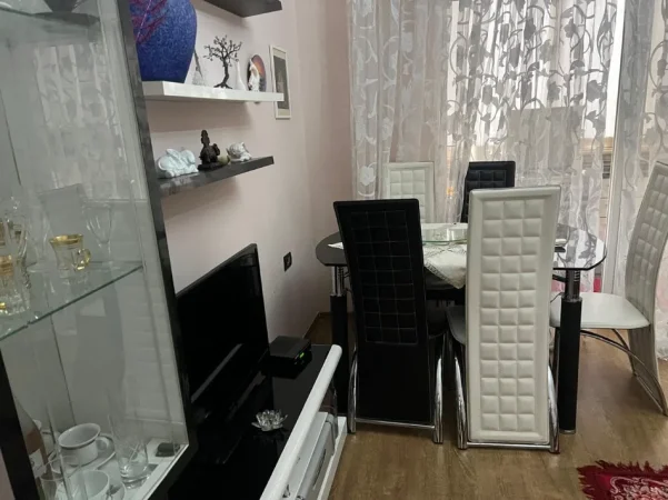 Tirane, jepet me qera apartament 2+1 Kati 4, 80 m² 630 € (Rruga Bill Klinton)