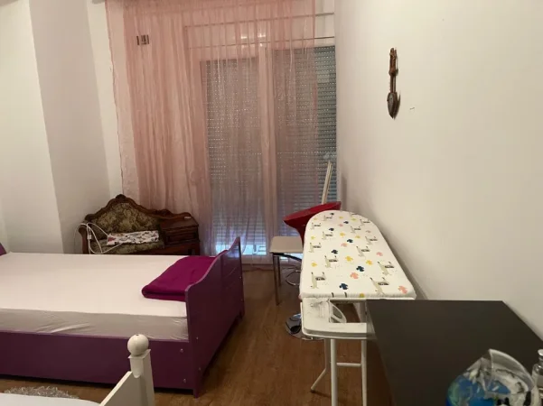 Tirane, jepet me qera apartament 2+1 Kati 4, 80 m² 630 € (Rruga Bill Klinton)