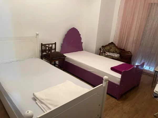 Tirane, jepet me qera apartament 2+1 Kati 4, 80 m² 630 € (Rruga Bill Klinton)