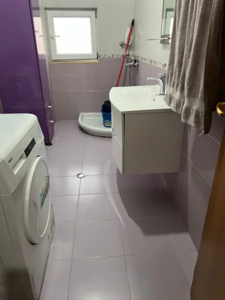 Tirane, jepet me qera apartament 2+1 Kati 4, 80 m² 630 € (Rruga Bill Klinton)