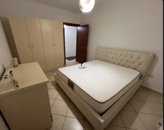 Tirane, jepet me qera apartament 2+1 Kati 4, 86 m² 650 € (KOMUNA E PARISIT)