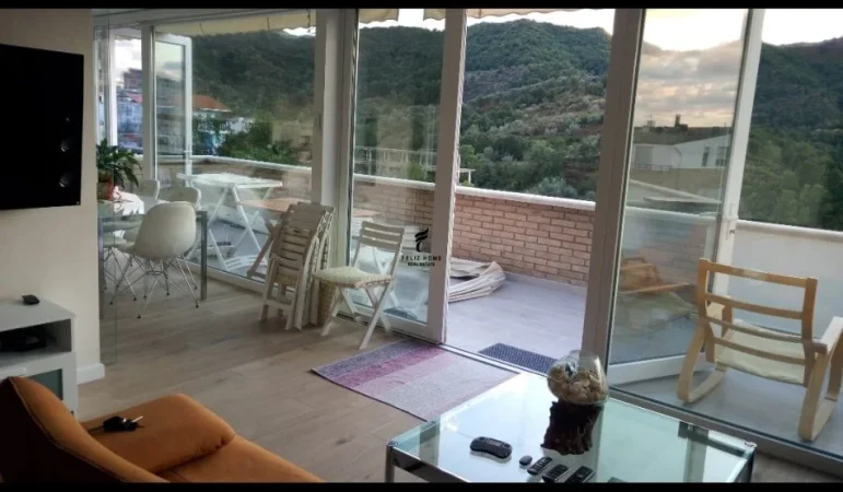 Tirane, jepet me qera apartament 4+1 Kati 5, 180 m² 1.800 € (LIQENI I THATE)