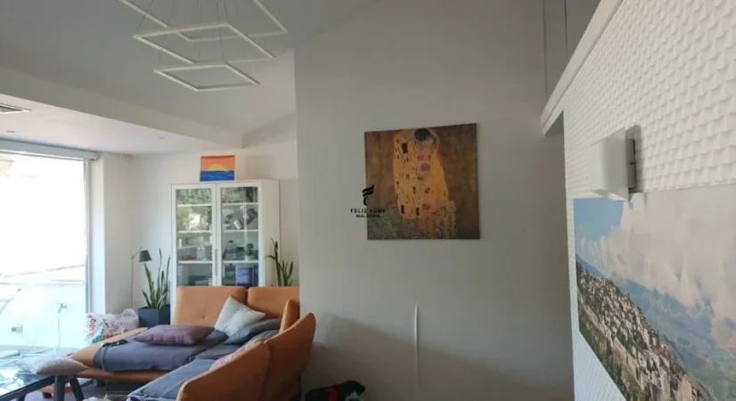 Tirane, jepet me qera apartament 4+1 Kati 5, 180 m² 1.800 € (LIQENI I THATE)