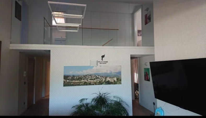 Tirane, jepet me qera apartament 4+1 Kati 5, 180 m² 1.800 € (LIQENI I THATE)
