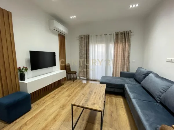 Tirane, jepet me qera apartament 2+1 Kati 12, 90 m² 700 € (Komuna E Parisit)