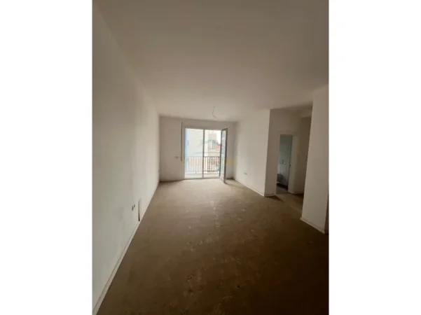 Tirane, shitet apartament 2+1+Ballkon Kati 5, 92 m² 265.000 € (Ish Parku)