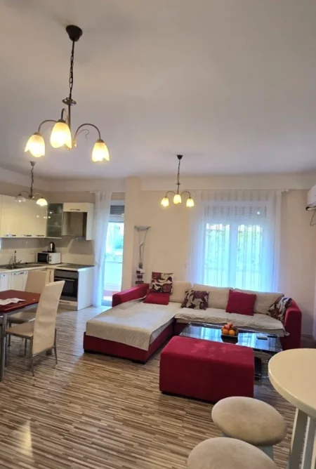 JEPET ME QERA APARTAMENT 2+1 NE MYSLYM SHYR, 800 EURO