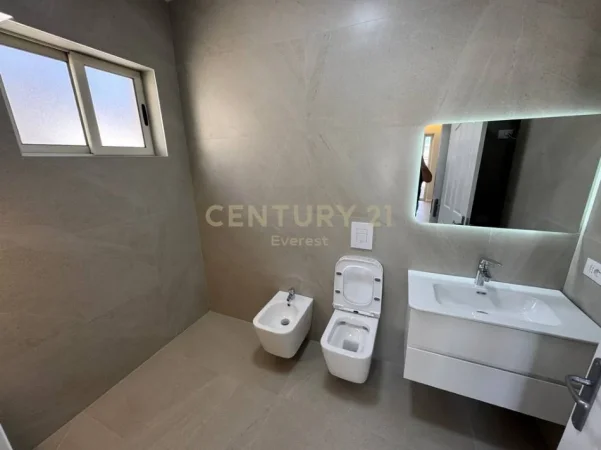 Tirane, shitet apartament 2+1 Kati 7, 108 m² 163.000 € (Astir)