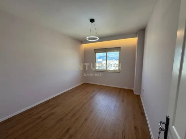 Tirane, shitet apartament 2+1 Kati 7, 108 m² 163.000 € (Astir)