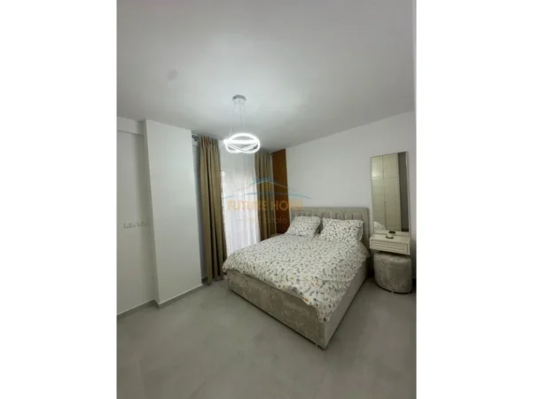 Tirane, jepet me qera apartament 2+1+2+Ballkon Kati 6, 104 m² 1.000 € (Shkolla e Kuqe)