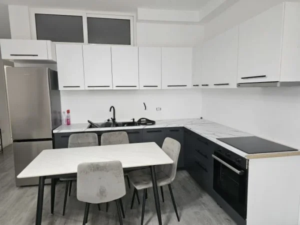 Tirane, jepet me qera apartament 2+1 Kati 3, 78 m² 700 € (rruga e dibres)
