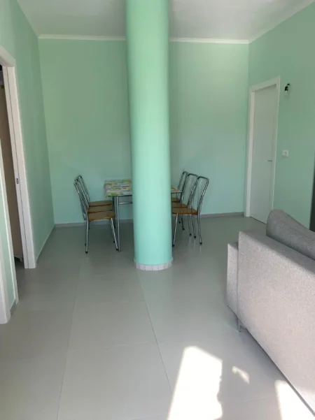 Tirane, jepet me qera shtepi 2+1+Ballkon Kati 3, 70 m² 380 € (rruga kristo kristidhi)
