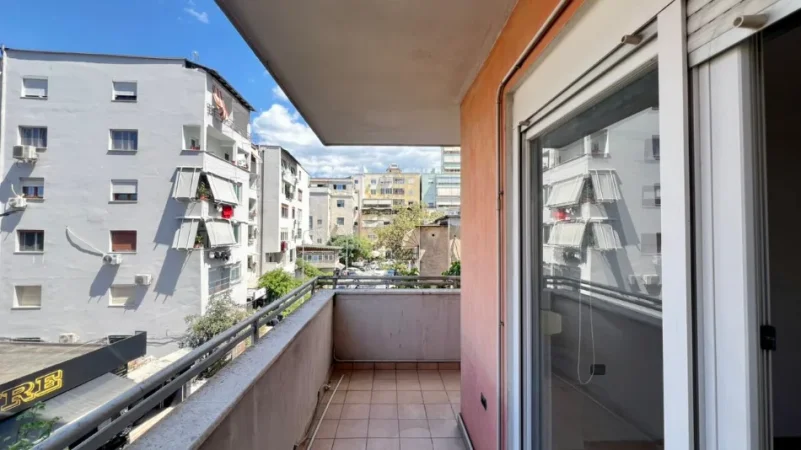 Me Qera: Zyre Moderne me 3 Ambiente Pune Sheshi Wilson (Prane Postes 8) - Kt.3 - 750€/Muaj - S.110m²