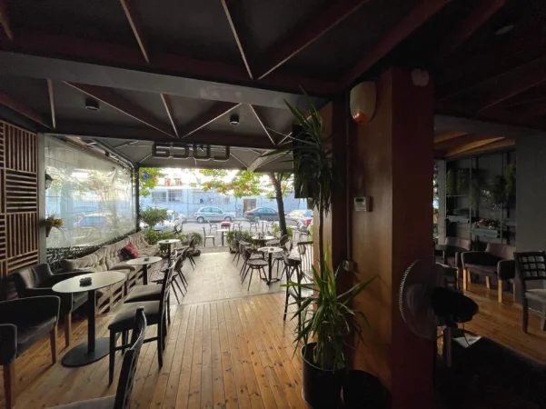 Tirane, jepet me qera bar-kafe Kati 0, 110 m² 1.100 € (Rruga myslym shyri)