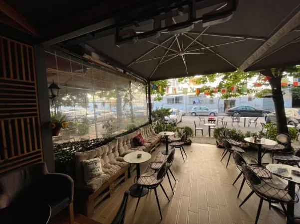 Tirane, jepet me qera bar-kafe Kati 0, 110 m² 1.100 € (Rruga myslym shyri)