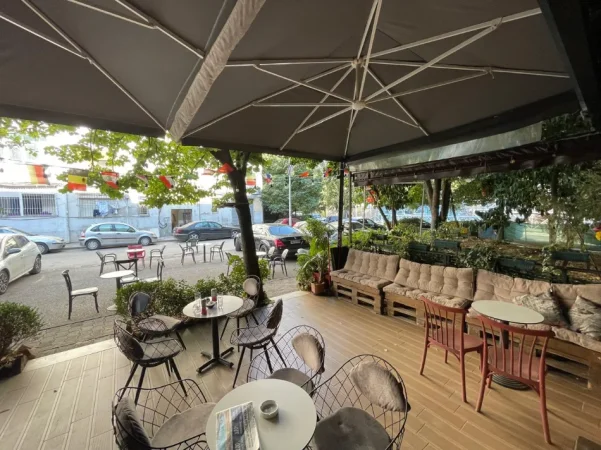 Tirane, jepet me qera bar-kafe Kati 0, 110 m² 1.100 € (Rruga myslym shyri)