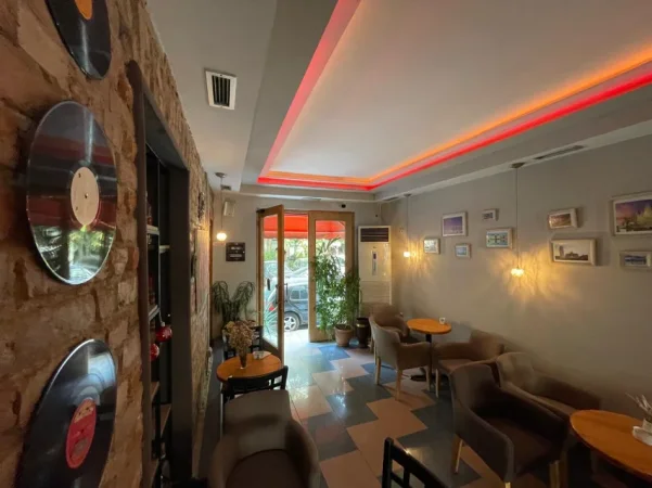 Tirane, jepet me qera bar-kafe Kati 0, 110 m² 1.100 € (Rruga myslym shyri)