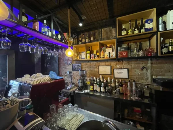 Tirane, jepet me qera bar-kafe Kati 0, 110 m² 1.100 € (Rruga myslym shyri)