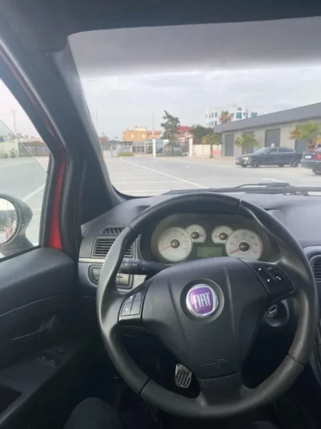 Fier, shes makine Fiat punto multijet 1.3 nafte Nafte, e kuqe manuale Kondicioner 2.400 €