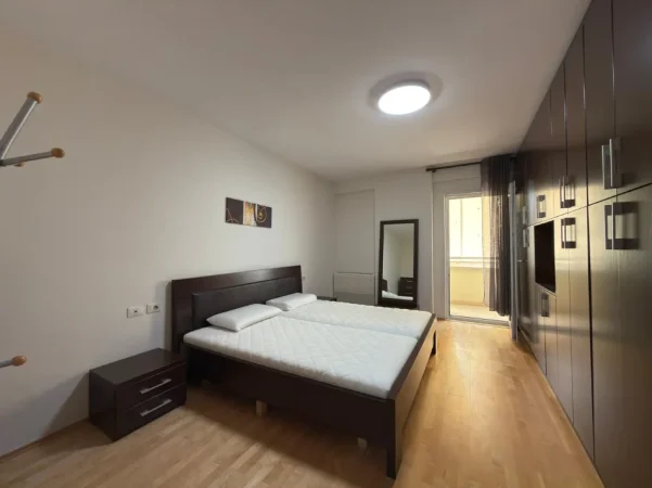 Tirane, jepet me qera apartament 2+1+Ballkon Kati 6, 114 m² 800 € (Rruga Tefta Tashko Koco)