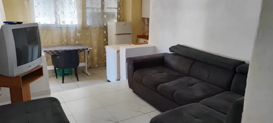 Tirane, jepet me qera apartament 2+1 Kati 5, 75 m² 400 € (Shallvaret)