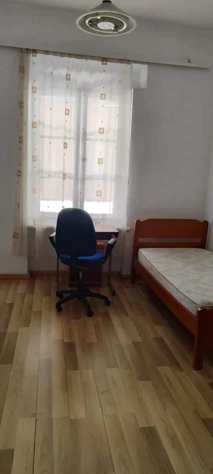 Tirane, jepet me qera apartament 2+1 Kati 5, 75 m² 400 € (Shallvaret)