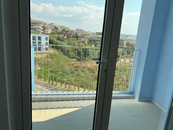 Tirane, jepet me qera nga Pronari, pa-komision apartament 1+1+Ballkon Kati 3, 59 m² 350 € (Dali Topi)