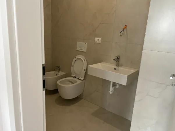 Tirane, jepet me qera nga Pronari, pa-komision apartament 1+1+Ballkon Kati 3, 59 m² 350 € (Dali Topi)