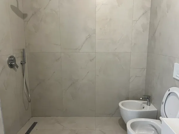 Tirane, jepet me qera nga Pronari, pa-komision apartament 1+1+Ballkon Kati 3, 59 m² 350 € (Dali Topi)