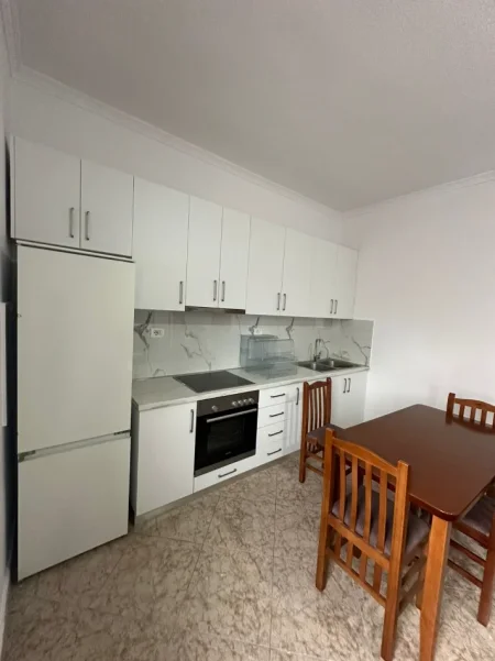Tirane, jepet me qera apartament 1+1 Kati 3, 70 m² 299 € (Astir)