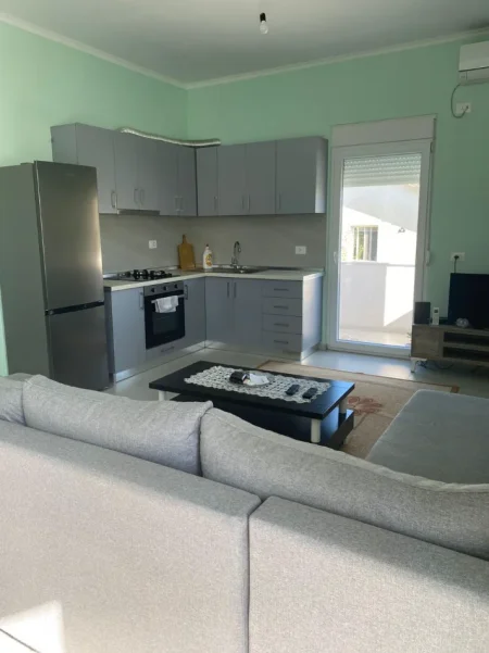 Tirane, jepet me qera Vile 2+1+Aneks+Ballkon Kati 2, 80 m² 380 € (Rr:Mihal Grameno mbi kompleksin Grand)