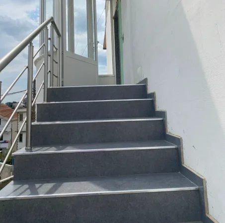 Tirane, jepet me qera Vile 2+1+Aneks+Ballkon Kati 2, 80 m² 380 € (Rr:Mihal Grameno mbi kompleksin Grand)