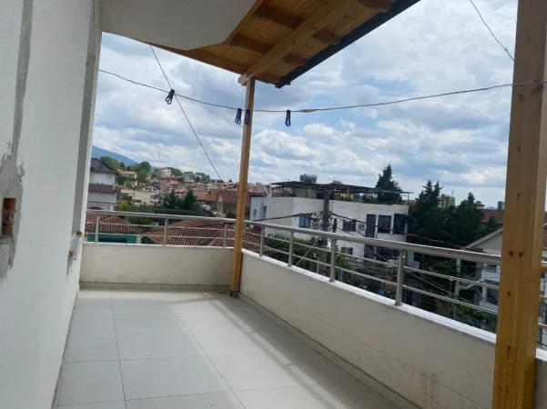 Tirane, jepet me qera Vile 2+1+Aneks+Ballkon Kati 2, 80 m² 380 € (Rr:Mihal Grameno mbi kompleksin Grand)