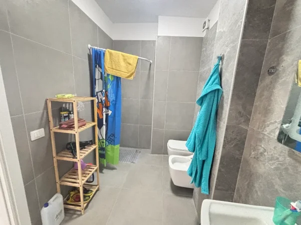 Tirane, shitet apartament 2+1+Ballkon Kati 7, 87 m² 140.000 €