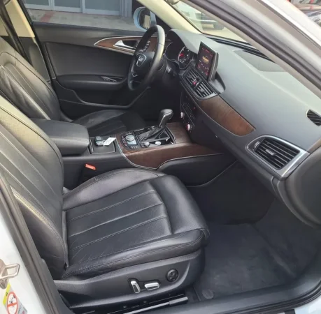 Fier, shes makine Audi Nafte, e bardhë automatik