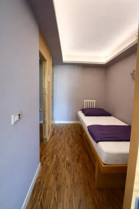 Tirane, jepet me qera ambjent biznesi Kati 1, 115 m² 120,000 ALL (Rr Ferit Xhajko, Tirane)