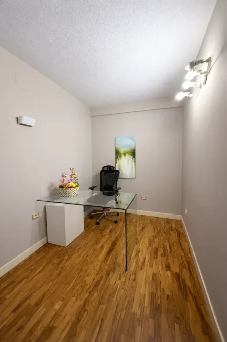 Tirane, jepet me qera ambjent biznesi Kati 1, 115 m² 120,000 ALL (Rr Ferit Xhajko, Tirane)
