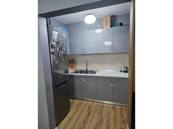 Tirane, jepet me qera apartament 2+1+Ballkon Kati 5, 71 m² 600 € (Rruga Kongresi i Manastirit)
