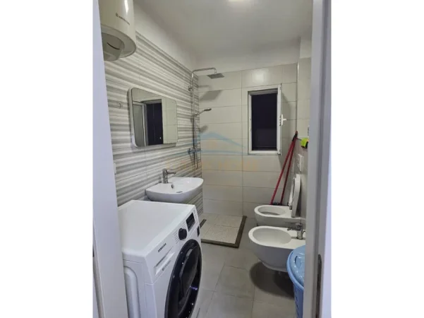 Tirane, jepet me qera apartament 2+1+Ballkon Kati 5, 71 m² 600 € (Rruga Kongresi i Manastirit)